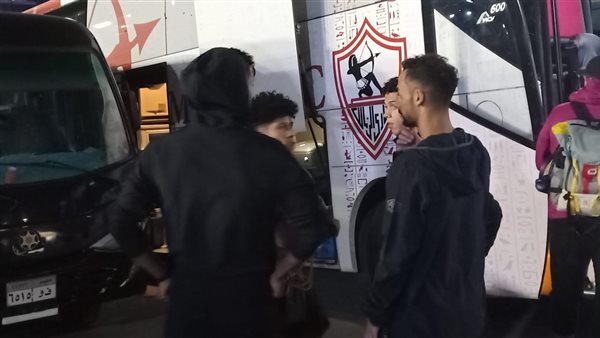 لاعبو الأهلي مع إمام