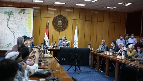 مؤتمر صحفى لوزير