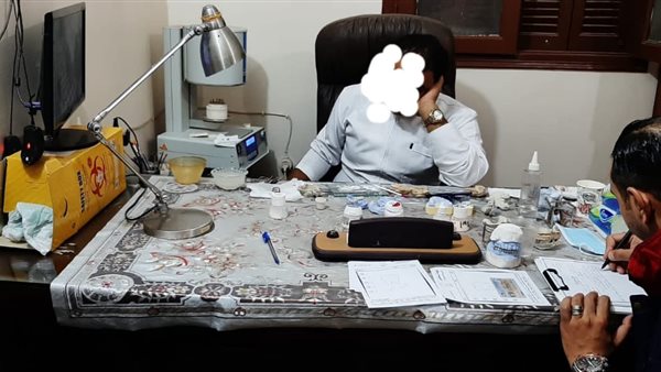 حبس موظف صحة انتحل