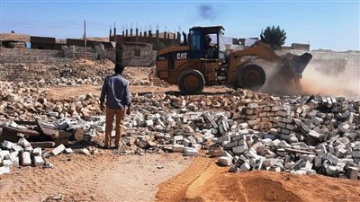 محافظ أسوان يتابع تنفيذ 40 قرار إزالة للتعديات على أراضي الدولة بحاجز إدفو 