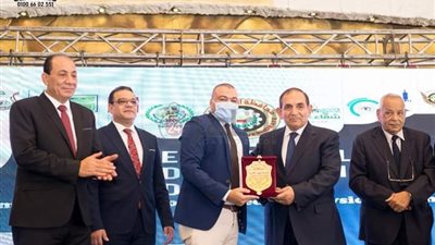 المهن العلمية تكرم مستشفى شفاء الأورمان بالأقصر لـ إثراء البحث العلمي بمجال السرطان