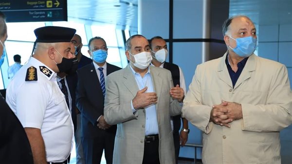 وزير الطيران يتفقد