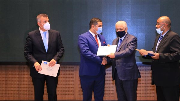 تكريم وزير التعليم