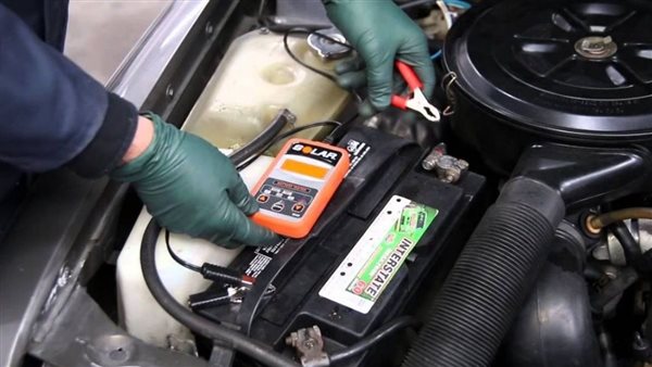 بطارية السيارة