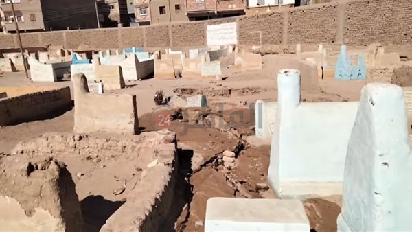 غرق مقابر قرية القارة