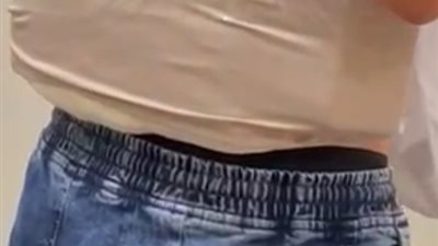 ضبط راكب قادم من الإمارات لف 38 آيفون وطائرة درون حول جسده | صور