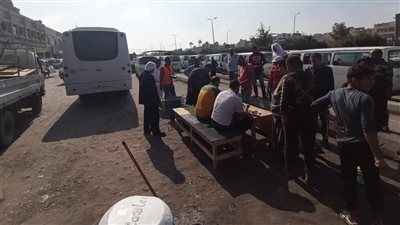 حملة لـ إزالة الإشغالات والباعة الجائلين بالعاشر من رمضان