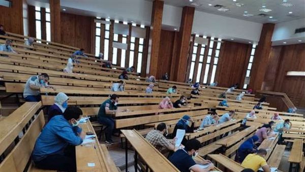 امتحانات الطلاب-