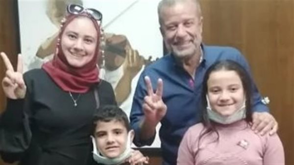 شريف منير وأسرة الشهيد