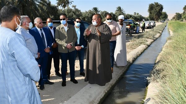 وزير الري يزور قرية