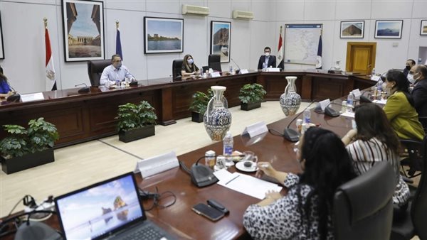 اجتماع وزير السياحة