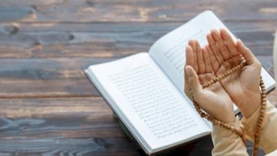 دعاء زوجة لزوجها بالرزق والعافية وراحة البال.. 40 دعاء مستجاب