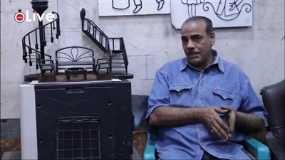 حداد بدرجة فنان.. عم أشرف: بارسم الحاجات اللي بتعبّر عني وباصممها بالحديد