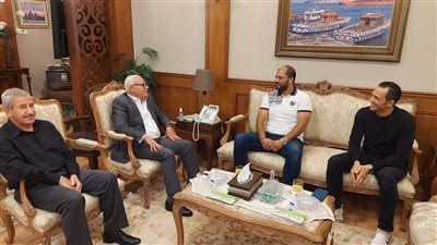محافظ بورسعيد يلتقي المدير الفني للنادي المصري.. ويؤكد استمرار دعمه للفريق 