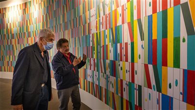 الفنزويلي رافيلو يرسم جدارية كبيرة بمساعدة الزوار بـ إكسبو 2020 دبي