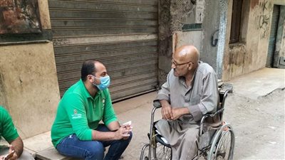 منظومة الشكاوى الحكومية تستجيب لاستغاثة مُسن قعيد يعيش وحيدًا بالعمرانية | صور