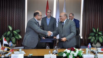 رئيس البورصة المصرية يزور الجامعة اليابانية لتدريب الطلاب على الاستثمار في سوق المال