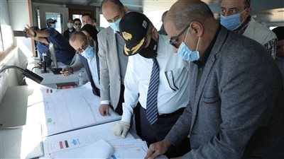 وصول الكراكة حسين طنطاوي إلى موقع تطوير القطاع الجنوبي لقناة السويس