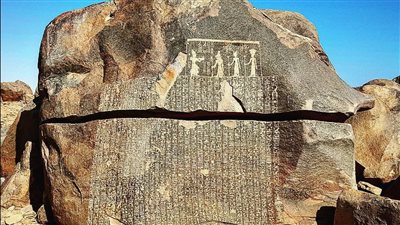 صخرة منحوتة بأسوان.. تعرف على لوحة المجاعة بجزيرة سهيل