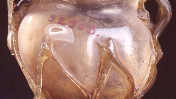 إناء زجاجي لحفظ الزيوت