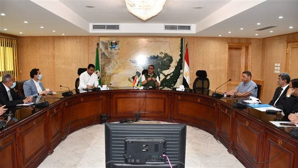 محافظ الفيوم يُناقش