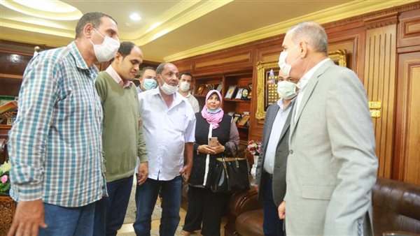 محافظ كفر الشيخ يستمع