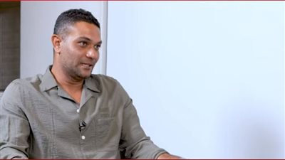 آسر ياسين عن طفولته: كنت مفرط الحركة ودائم التعرض للحوادث