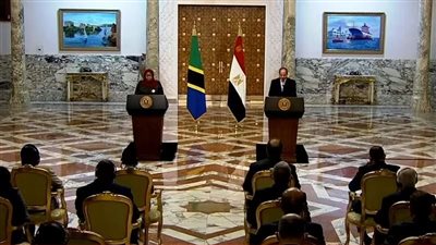 الرئيس السيسي يعقد مؤتمرًا صحفيًّا مع نظيرته التنزانية بقصر الاتحادية