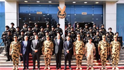 ولي العهد الأردني يشهد أحد الأنشطة التدريبية لقوات الصاعقة بقاعدة المشير حسين طنطاوي