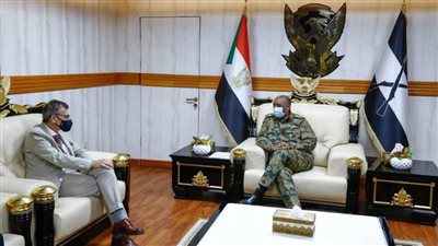 البرهان ورئيس البعثة الأممية يؤكدان استمرار الحوار مع القوى السياسية المختلفة بالسودان