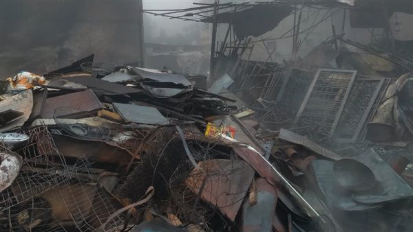 حريق هائل يلتهم مخزن