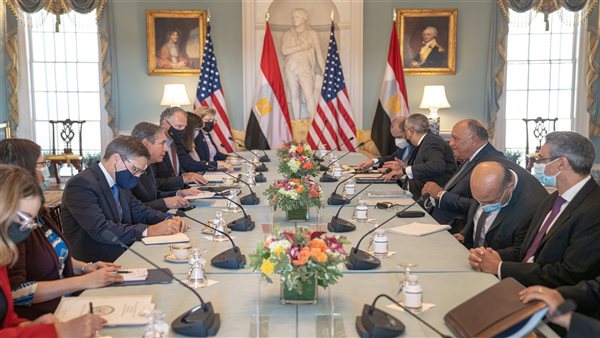 حوار استراتيجي بين