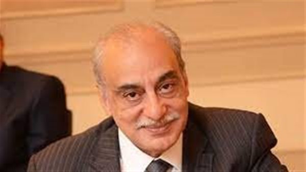 الروائي أحمد الحلواني