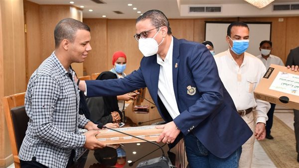 تسليم أجهزة لاب توب