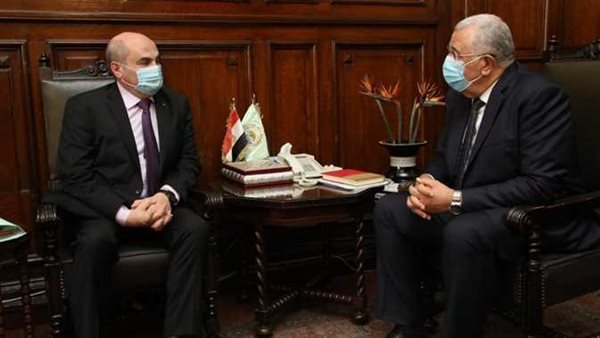 رئيس إيكاردا مع وزير