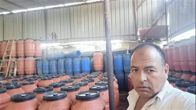 ضبط مصنَعَي مواد غذائية بدون ترخيص بالبحيرة