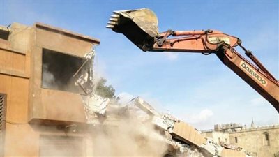نائب محافظ القاهرة يتابع استكمال إزالة المباني الخربة بمحيط مسجد الحاكم | صور 