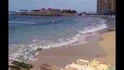 بسبب الرايات الحمراء.. إقبال ضعيف من المواطنين على شواطئ الإسكندرية