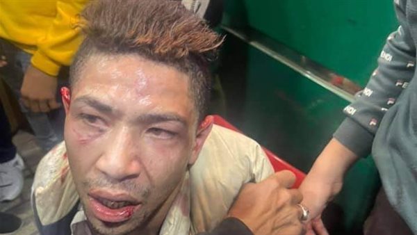 الأهالي يلقنون سائق