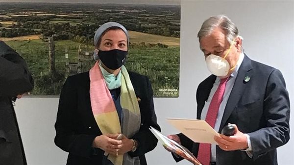 وزيرة البيئة وأمين