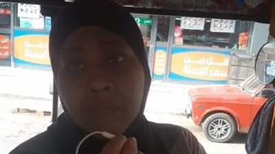 بعد انفصالها عن زوجها.. الأسطى فتحية أشهر سواق توك توك في الجيزة: بصرف على نفسي وولادي