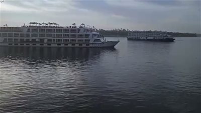 بعد جنوح عائمتين سياحيتين وغرق مركب بالأقصر.. إيقاف قائد إحدى الباخرتين 6 أشهر