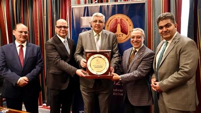 رئيس جامعة طنطا يكرم مستشار رئيس الجمهورية لشئون الصحة
