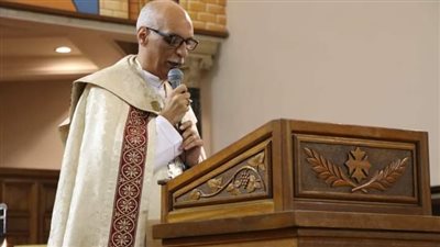 مطران الكنيسة الأسقفية يترأس صلوات الجنازة على والدة زوجته بكاتدرائية جميع القديسين