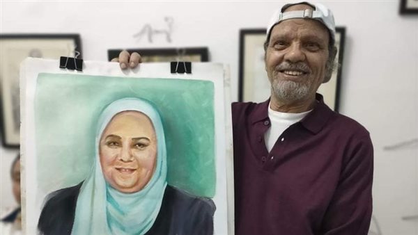 الفنان التشكيلي الحر