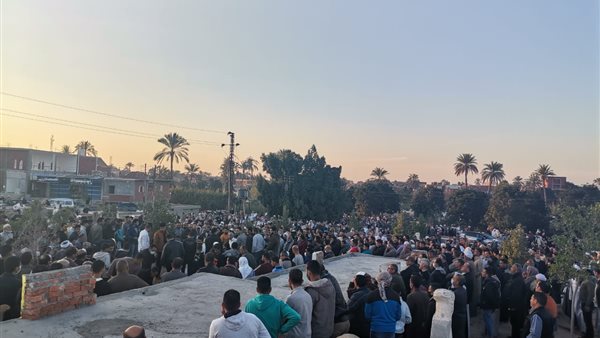 الآلاف من أهالي مدينة