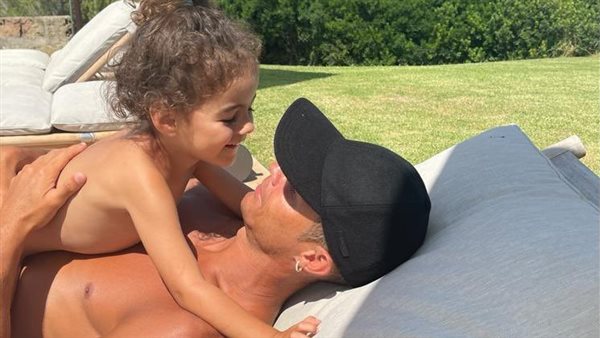 رونالدو يحتفل بعيد