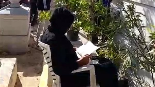 زيارة القبور_ أرشيفية