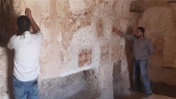  ترميم مقابر عرب