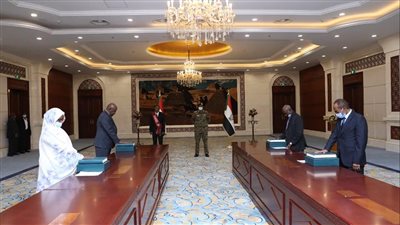 البرهان يعيد الصلاحيات للمخابرات العامة والأجهزة النظامية للتصدي لمهددات أمن السودان